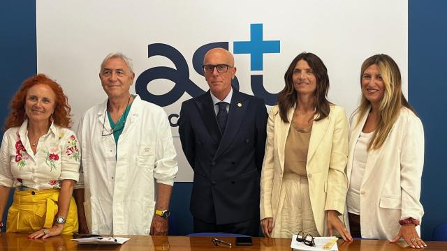 Nuova incubatrice per la neonatologia dell'ospedale ''Mazzoni'' donata da Magazzini Gabrielli Spa
