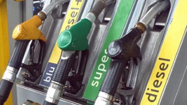 Benzina, Codacons: Marche unica regione con prezzo medio sotto 1,9 euro al litro