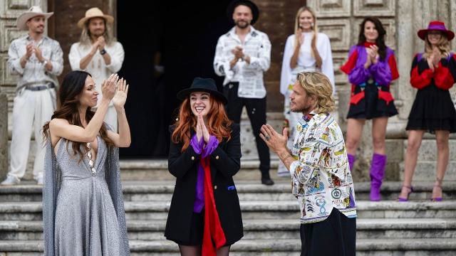 Ascoli Piceno, grande successo per la sfilata ''Full Sapiens'' in Piazza del Popolo