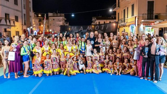 San Benedetto del Tronto, grande spettacolo in Piazza Montebello con i ragazzi della Ginnastica MaMoTi