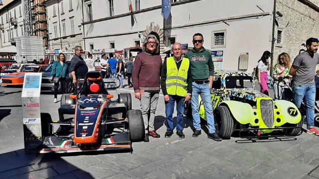 Ascoli Piceno, grande successo per 'Passione Motori': in oltre 2mila ad ammirare i bolidi in Piazza Arringo