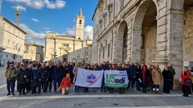 Ascoli: 'Camminata dei musei', più di 100 persone da Marche ed Abruzzo. Iniziativa per contrastare crollo delle visite 