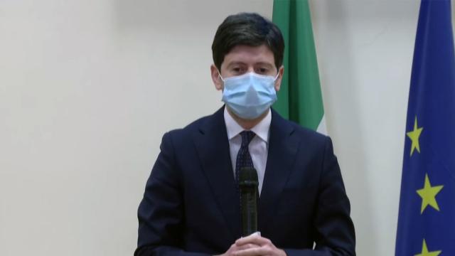 Coronavirus, Speranza: “Prossime settimane non saranno facili. Campagna vaccinazione da accelerare”