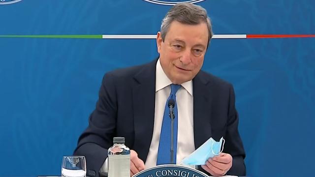 Covid, Draghi: “Dal 26 Aprile tornerà zona gialla. Entro autunno si può vaccinare 80% popolazione”
