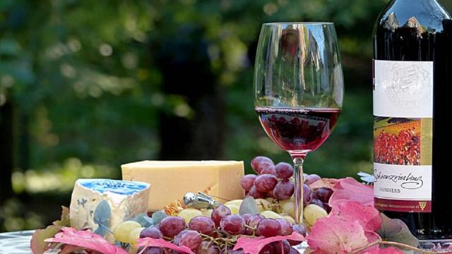 Covid, zona bianca vale 2,5 miliardi per vino italiano. Raccolta grano, prezzi in rialzo