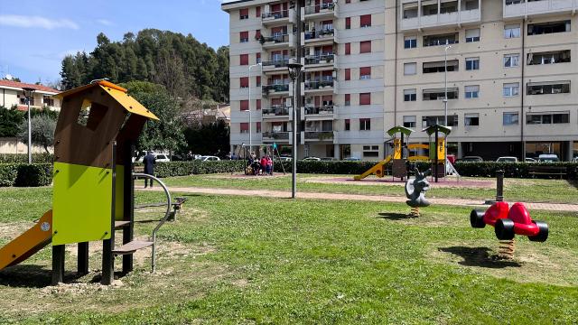 Ascoli Piceno, inaugurato nuovo parco giochi in Largo delle Peonie nel quartiere di Monticelli