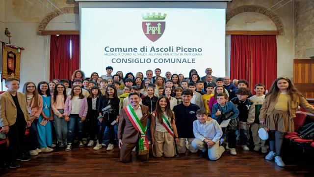 Ascoli, insediato il nuovo Consiglio comunale dei ragazzi e delle ragazze. Il neo sindaco è Carolina Cappelli