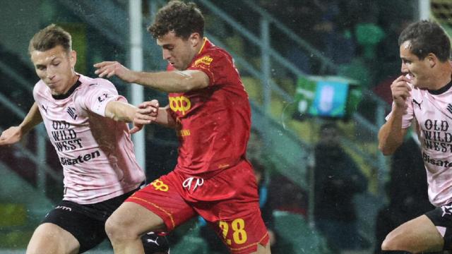 Palermo-Catanzaro 1-2, Vivarini vola con Iemmello e Biasci. Quarto ko interno per i rosanero