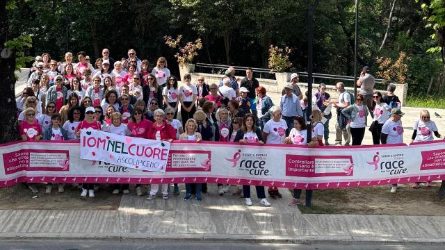 Ascoli Piceno, grandissimo successo della passeggiata organizzata dallo IOM in contemporanea alla Race for the Cure