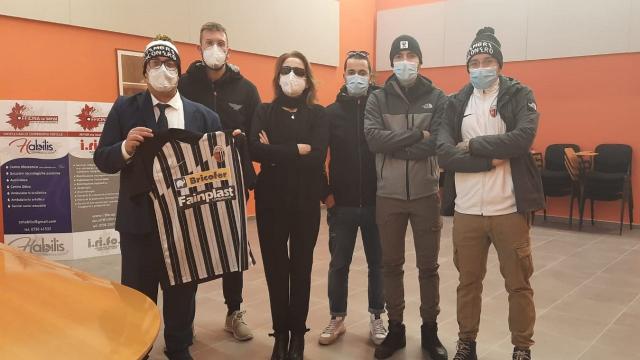 Unione Ciechi e Ipovedenti di Ascoli, doppia donazione da parte del gruppo “Settembre Bianconero”