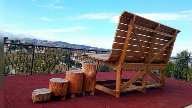 'Il Borgo delle Panchine. Colori e Valori in Cammino': Cossignano dà voce ai colori con un percorso nel centro storico