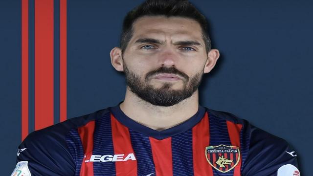 Playout Serie B, Cosenza-Vicenza 2-0. La doppietta di Larrivey salva i Lupi e spedisce in C i veneti