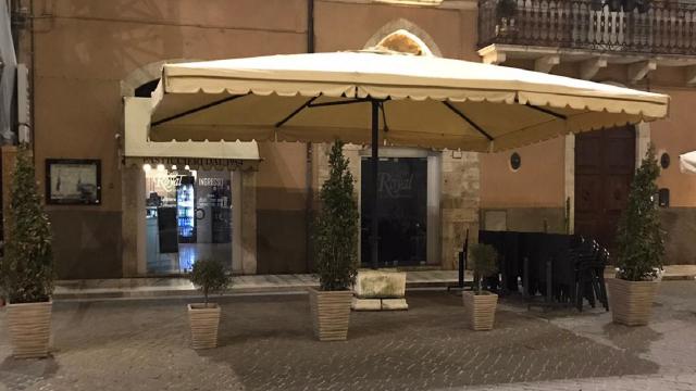 Ascoli Piceno, a Piazza Arringo inaugurato il nuovo Caffé Royal