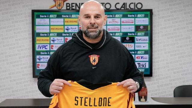 Benevento, Stellone è ufficialmente il nuovo allenatore. Comunicato anche lo staff