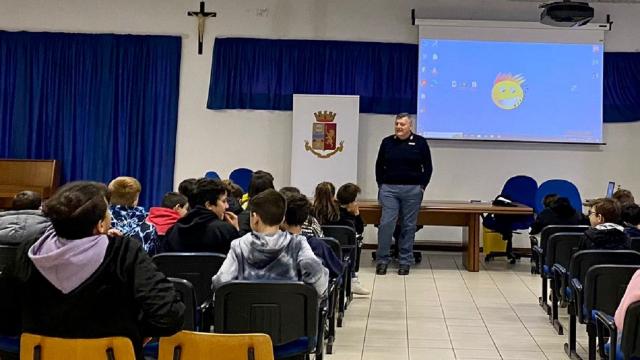 Ascoli Piceno, incontro formativo con la Polizia di Stato all'ISC ''Borgo Solestà-Cantalamessa''