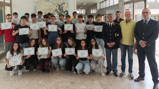 Questura Ascoli Piceno, consegnati gli attestati del progetto ''Educazione Legalità e Autodifesa''