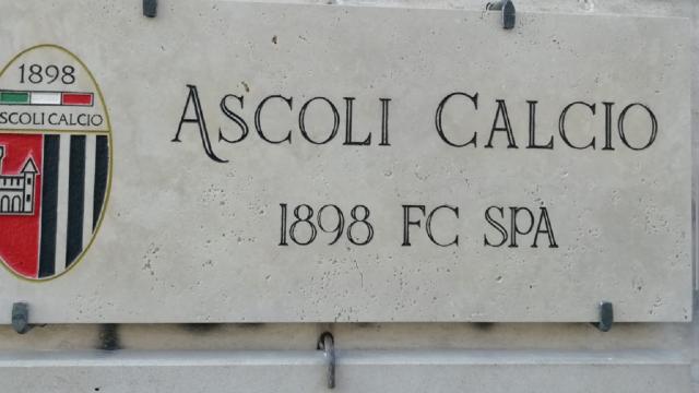 Ascoli Calcio: “Bertotto saldamente alla guida tecnica. Notizie diffamatorie su rifiuti di alcuni tecnici”