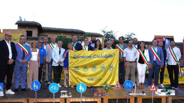 Jesi, cerimonia consegna Bandiere Gialle Comuni Ciclabili FIAB. Certificato aumento ciclabilità per Ascoli Piceno