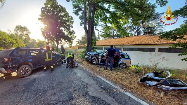 Ascoli Piceno, incidente stradale tra autovetture lungo la Salaria Inferiore. Due i feriti 