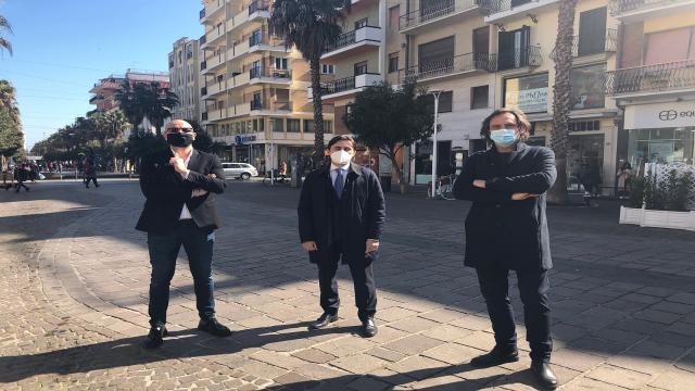 San Benedetto, grazie ad uno sponsor piazza Matteotti brilla di luce nuova