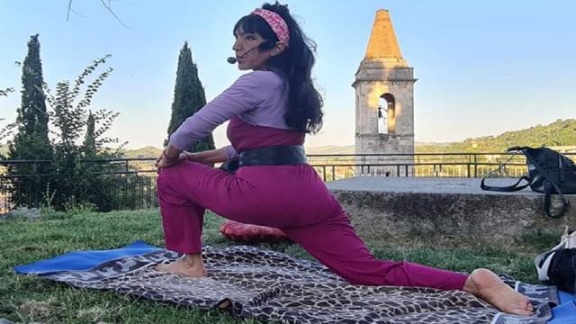 Ascoli Piceno, tornano le lezioni estive gratuite di yoga davanti alla chiesa dell’Annunziata