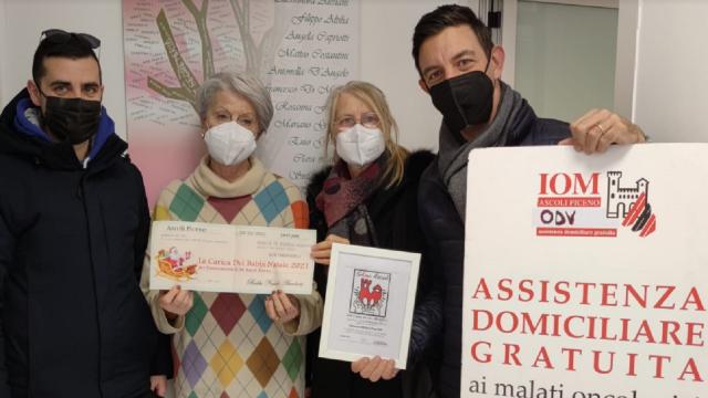 ''La Carica dei Babbi Natale'' consegna la raccolta fondi all’associazione IOM di Ascoli Piceno