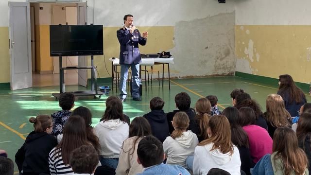 Polizia di Stato Ascoli Piceno: prosegue prevenzione nelle scuole e controllo del territorio 