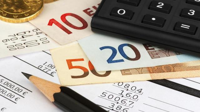 Marche: è boom di venditori porta a porta che estorcono contratti per forniture luce e gas