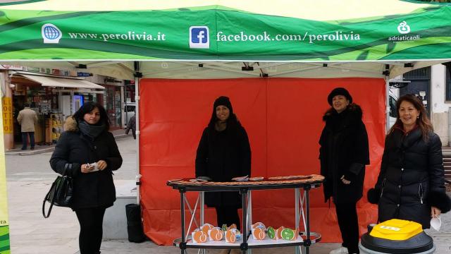 ‘Per Olivia’, la campagna di sensibilizzazione torna a Grottammare in occasione del mercato settimanale