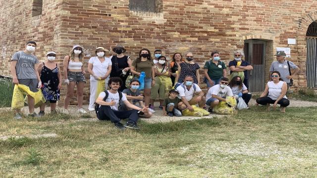 Riserva Naturale Sentina, evento ''Passeggia-Osserva-Raccogli'' con i volontari di Questione Natura
