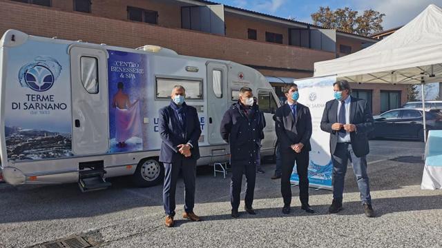 Sarnano, governatore Acquaroli inaugura camper itinerante per tamponi rapidi e test sierologici
