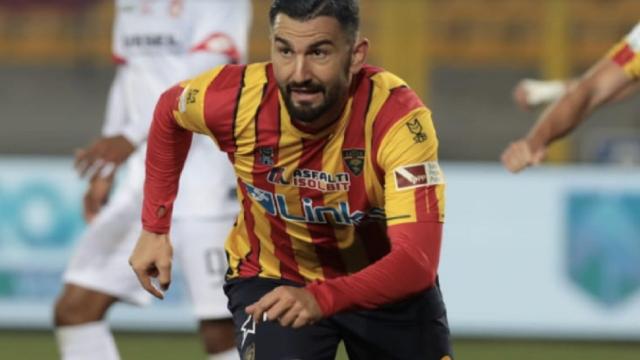 Lecce-Vicenza 2-1, Listkowski e Coda spingono i giallorossi al primo posto in classifica