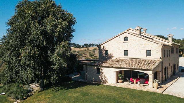 Sempre più stranieri alla ricerca di case nelle Marche: casolari e case di campagna in cima ai desideri