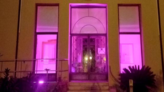 Grottammare, Palazzo Ravenna in rosa per sostenere la ricerca contro il tumore al seno 