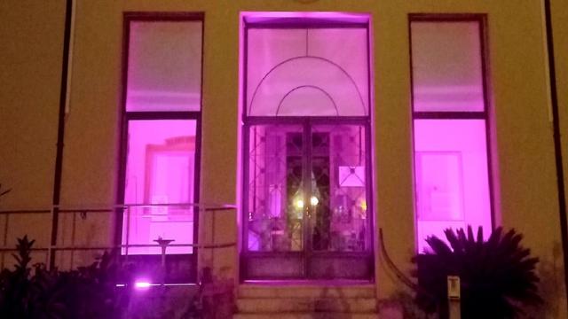 Grottammare, Palazzo Ravenna in rosa per sostenere la ricerca contro il tumore al seno