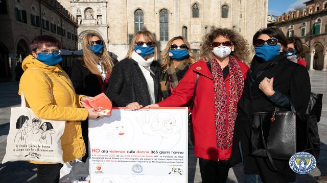 Ascoli Piceno, Soroptimist ha consegnato i buoni al centro antiviolenza ''On the Road''