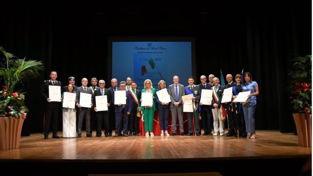 Ascoli Piceno, cerimonia di consegna delle onorificenze dell'Ordine ''Al Merito della Repubblica Italiana''