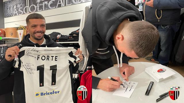 Ascoli Calcio, bagno di folla per l'arrivo dello 'Squalo' Forte allo store ufficiale