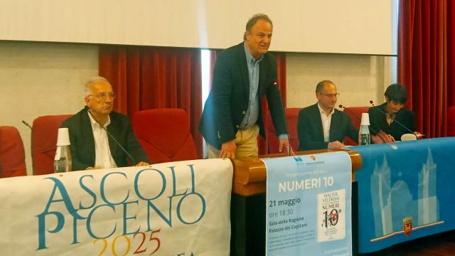 Ascoli Piceno: 'Numeri 10', presentato a Palazzo dei Capitani il nuovo libro di Walter Veltroni