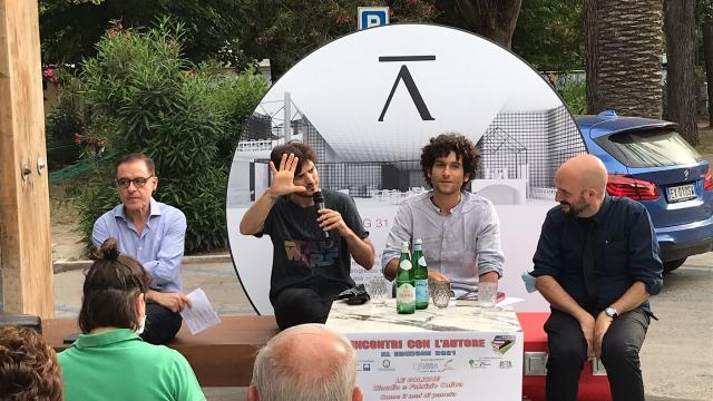 San Benedetto, tante risate e comicità ad Harena d'Autore con il simpatico duo Le Coliche