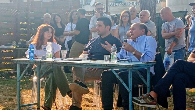 ''Chiedimi chi erano i Beatles'', Pier Luigi Bersani presenta alla pinetina di Spinetoli il suo nuovo libro