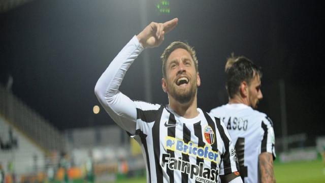 Ascoli Calcio, la Lega di Serie B rende omaggio all'ottima stagione dei bianconeri ed a capitan Dionisi