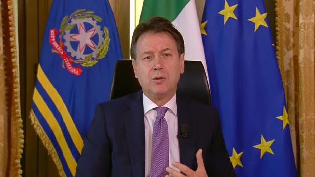 Coronavirus, Conte: “Senza queste misure curva destinata a sfuggirci di mano. Nessuno soffi sul fuoco”