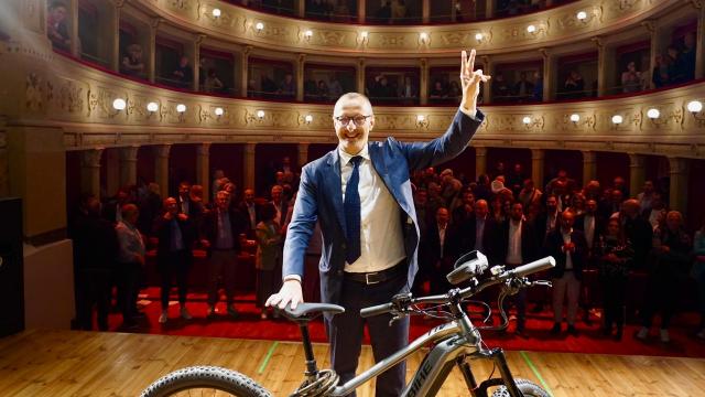 Ascoli Piceno, sold out al Filarmonici per Matteo Ricci: ''Grande voglia di cambiamento da parte dei cittadini''