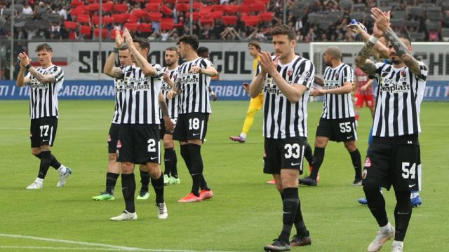Ascoli Calcio, attesa per le nuove maglie. Nella scorsa stagione oltre metà delle gare in bianconero