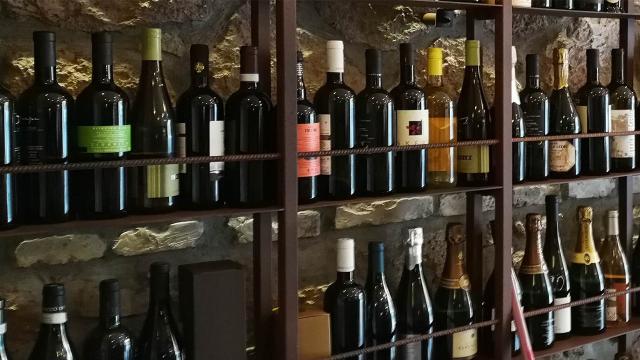 Coronavirus, lo stop forzato a 7mila enoteche affossa il vino Made in Italy