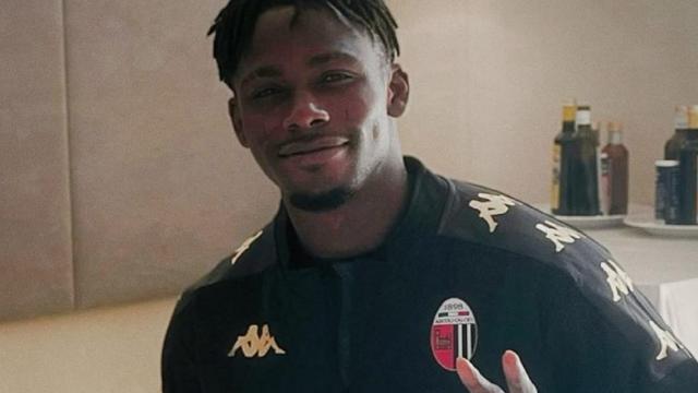 Ascoli Calcio, il nuovo esterno Guiebre festeggia i 28 anni nella sede del ritiro di Cascia
