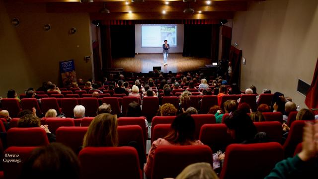 Monteprandone, auditorium del Centro Pacetti gremito per la presentazione del nuovo libro di Primo Pierantozzi
