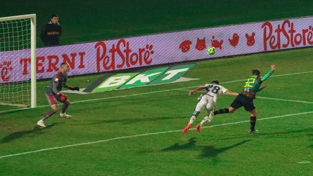 Ternana-Cagliari 1-0, il dischetto fa la differenza. Falletti a segno, Pavoletti stoppato da Iannarilli