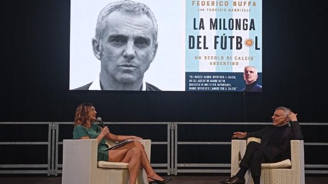Folignano: ''La milonga del fútbol'', presentato al PalaRozzi il nuovo libro di Federico Buffa